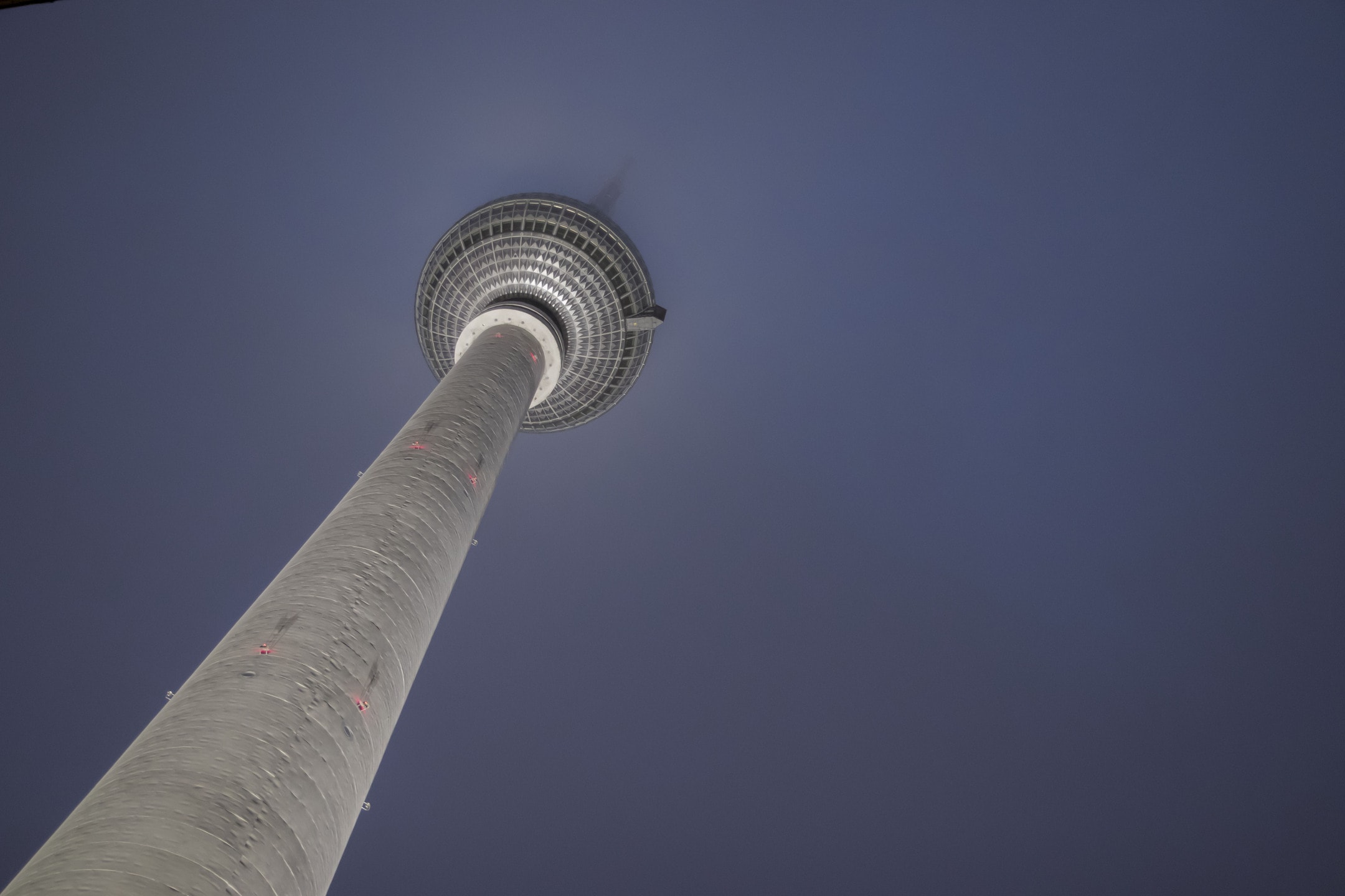 Fernsehturm Berlin in fog